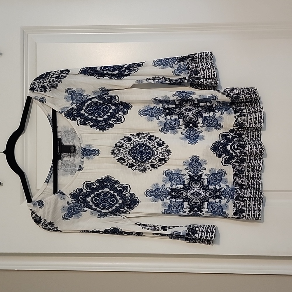 International Concepts, INC. Lightweight blouse